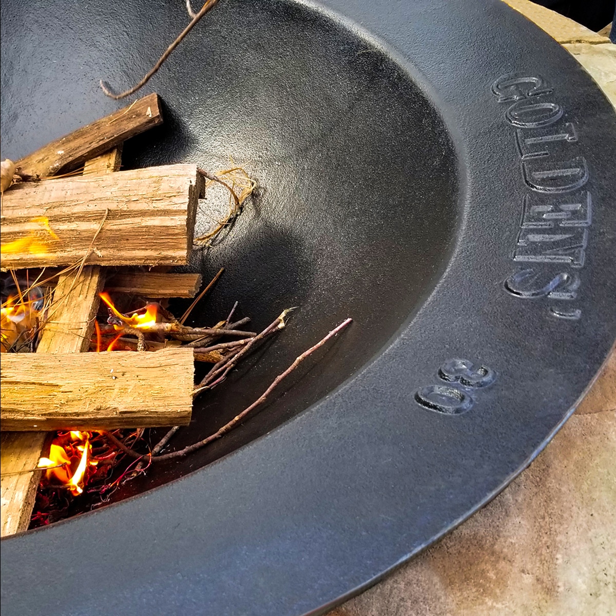 Goldens’ Cast Iron Fire Pit – Large