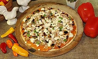 BLACKENED CHICKEN ZESTY ROASTED RED PEPPER PESTO PIZZA