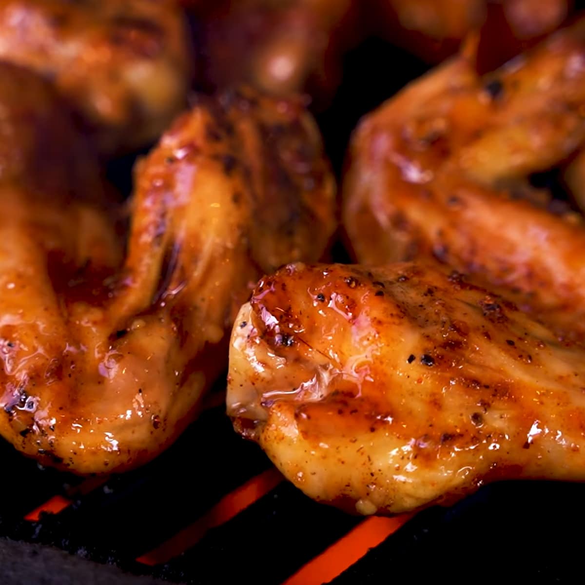 The Best Honey Garlic Wings on the Goldens' Cast Iron | Heath Riles BBQ