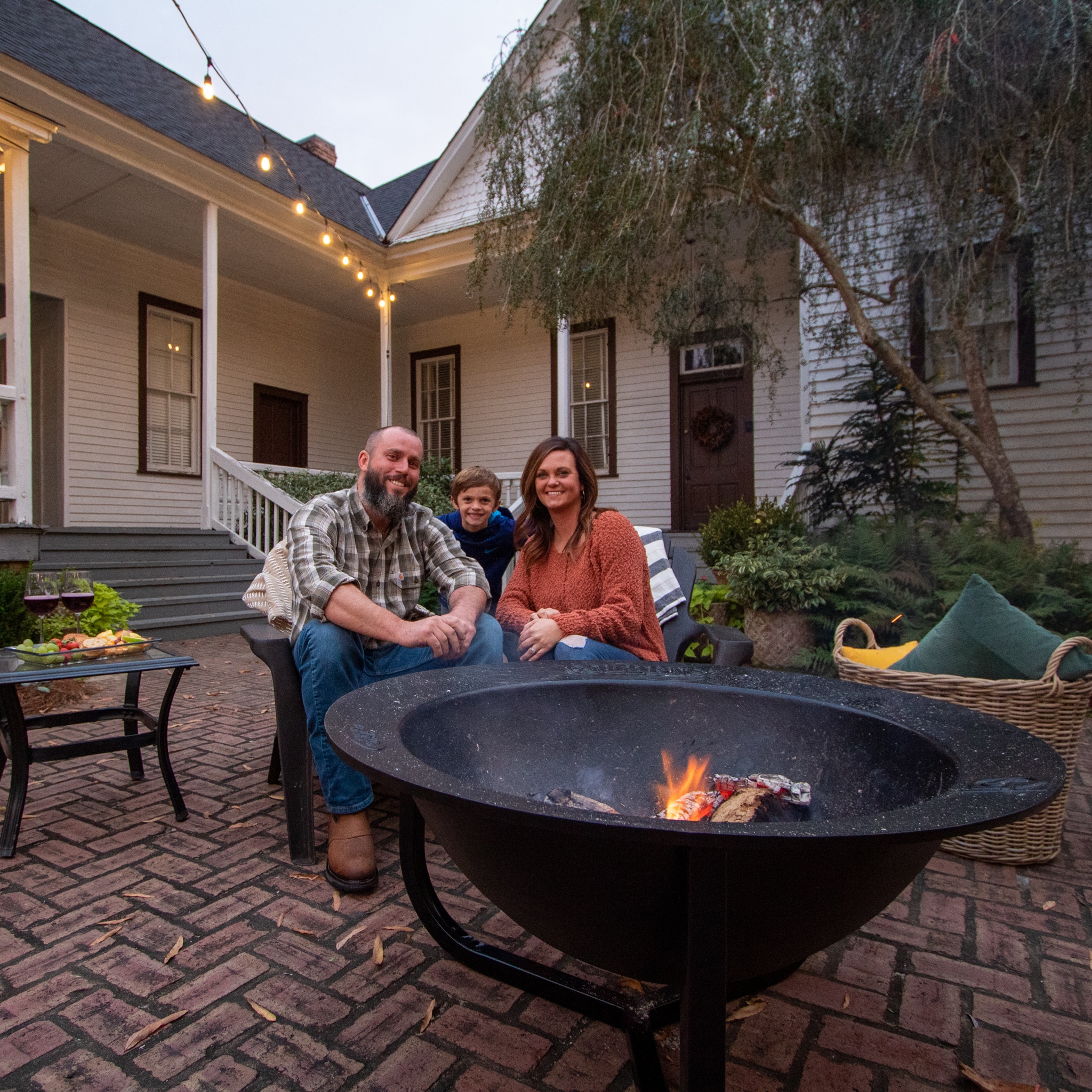 Goldens' Cast Iron Large 30 Gallon Syrup Kettle and Fire Pit